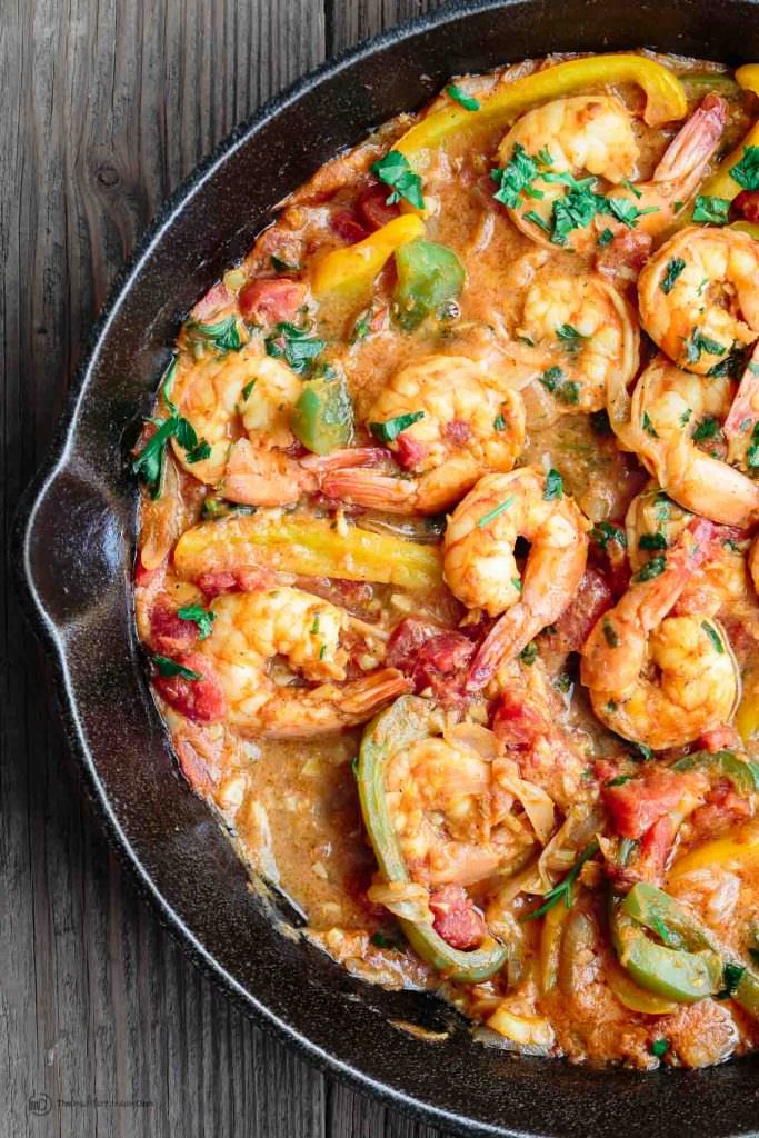 Mediterranean easy shrimp with bell peppers and shallots in skillet