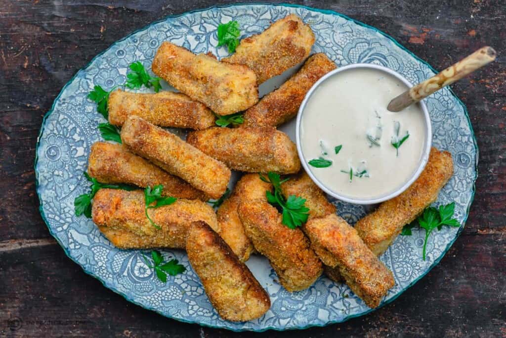 Fish sticks served with sauce for dipping